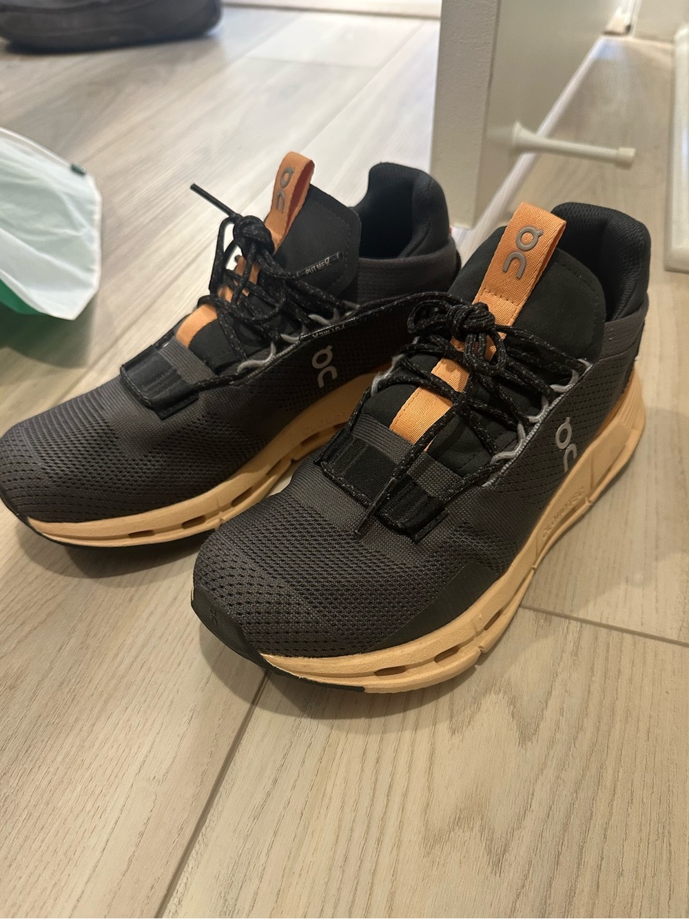 EUC On cloudnova sneakers